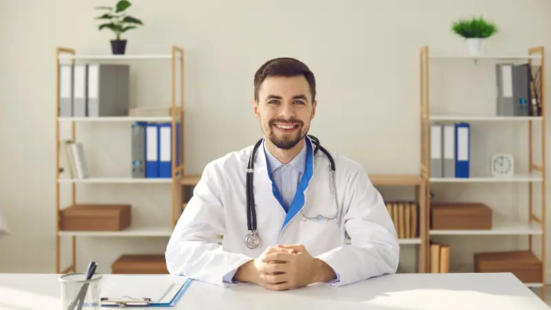 professionnel de santé dans un centre médical