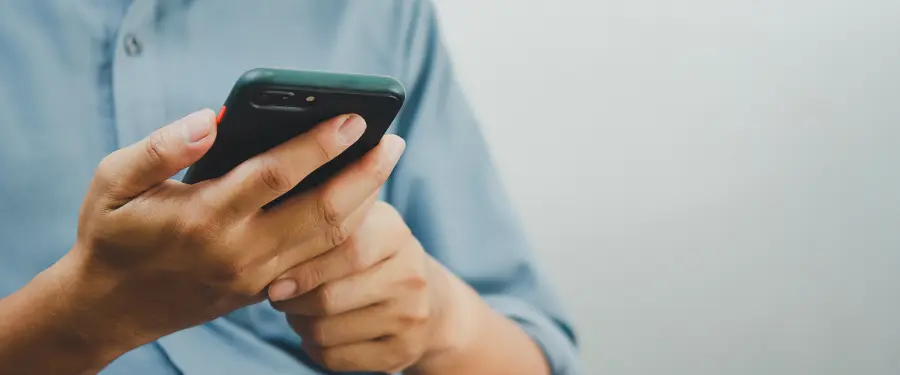 utilisation d'un téléphone pour diffuser son offre d'emploi